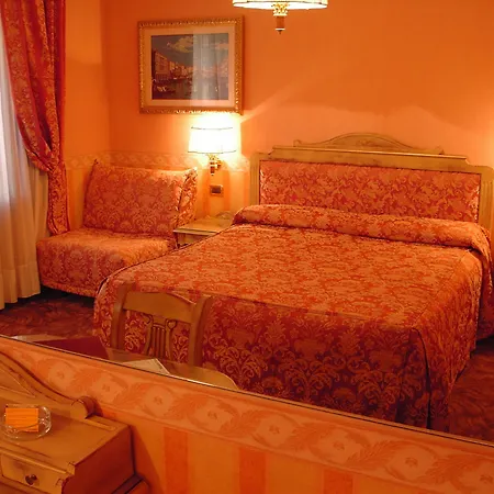Отель Venezia 3*