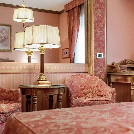 Отель Venezia 3*
